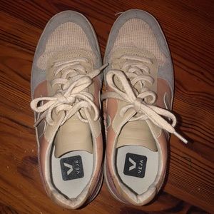 VEJA women’s shoes